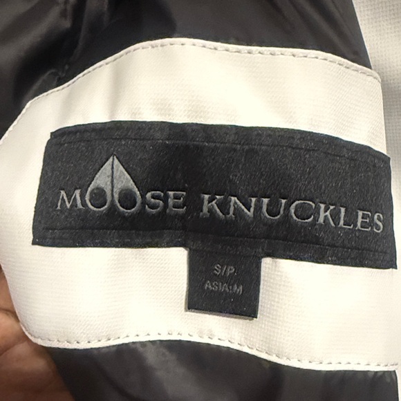 Moose Knuckles Light Gray Hooded Puffer Coat - Picture 2 of 6